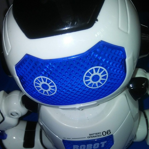 Dancing Robot - Picture 3 of 4